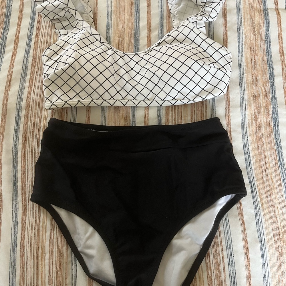 Cupshe Black and White Bikini Set